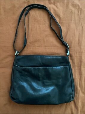 Derek Alexander Black Leather Ajustable Crossbody Shoulder Bag with Plaid Inside